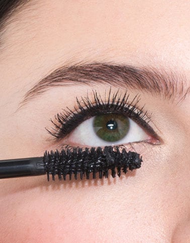 Applying Mascara To Lower Lashes Applying Mascara To Lower Lashes